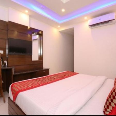 Hotel Silver Palm Zirakpur Exterior foto