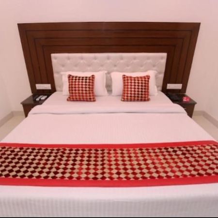 Hotel Silver Palm Zirakpur Exterior foto