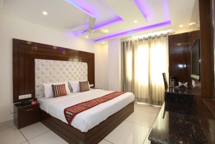 Hotel Silver Palm Zirakpur Exterior foto