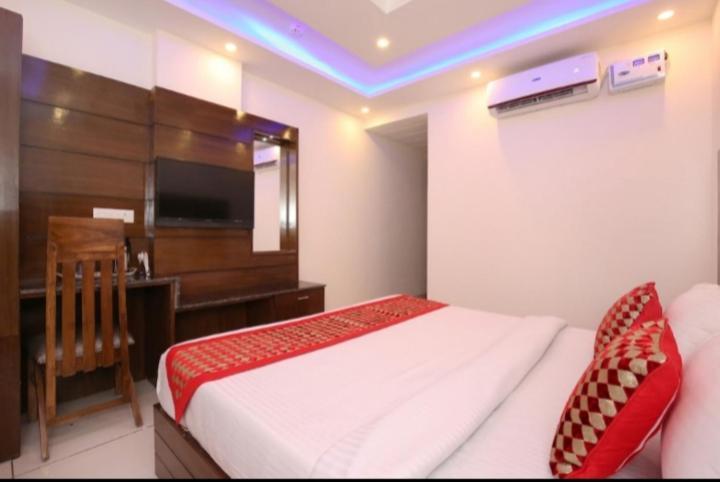 Hotel Silver Palm Zirakpur Exterior foto
