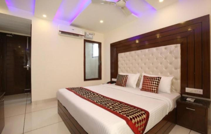 Hotel Silver Palm Zirakpur Exterior foto